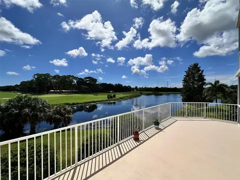 1200 Country Club Dr #2106, Largo, FL 33771