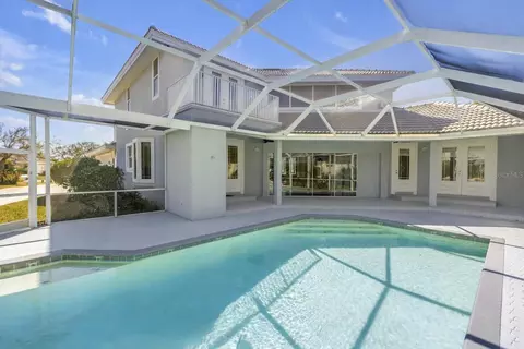 Exterior - 14365 Eagle Pointe Dr, Clearwater, FL 33762 photo 2 of 9