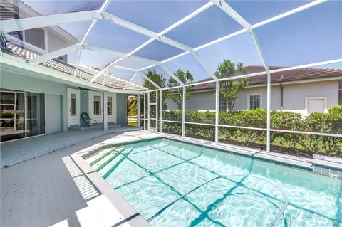 Exterior - 14365 Eagle Pointe Dr, Clearwater, FL 33762 photo 5 of 9