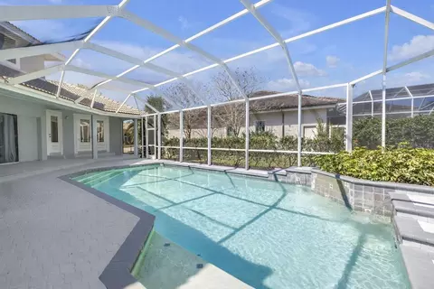 Exterior - 14365 Eagle Pointe Dr, Clearwater, FL 33762 photo 6 of 9