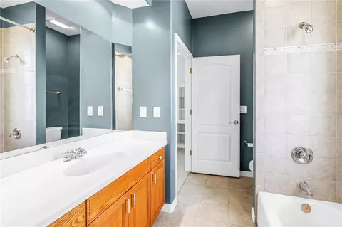 Bath - 14365 Eagle Pointe Dr, Clearwater, FL 33762 photo 2 of 5