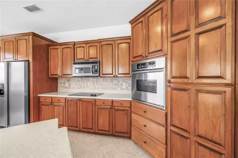 Kitchen - 14365 Eagle Pointe Dr, Clearwater, FL 33762 photo 2 of 4