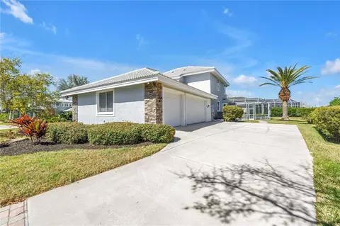 Exterior - 14365 Eagle Pointe Dr, Clearwater, FL 33762 photo 8 of 9