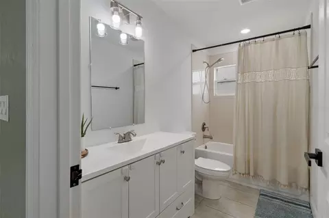 Bath - 5106 Pacific Ave, Spring Hill, FL 34607 photo 3 of 3