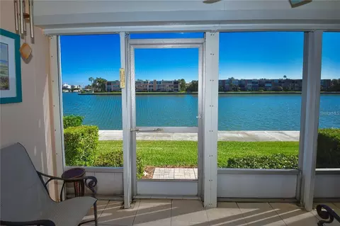 7645 Sun Island Dr S #103, South Pasadena, FL 33707