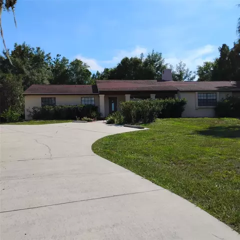8943 Silver Lake Dr, Leesburg, FL 34788