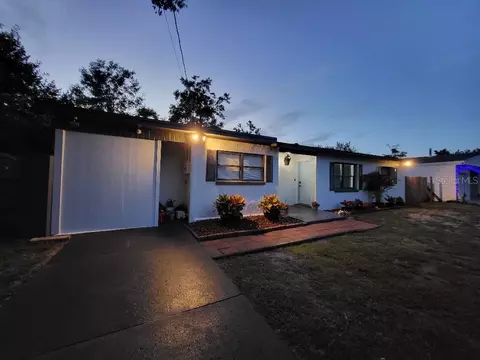 995 Emerald Dr, Mount Dora, FL 32757