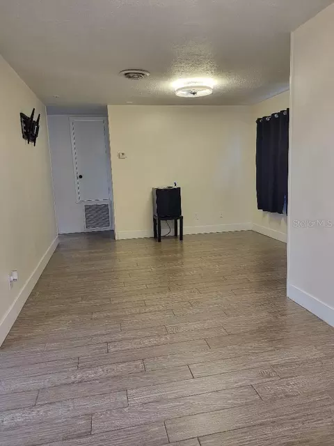 Living - 995 Emerald Dr, Mount Dora, FL 32757 photo 2 of 2