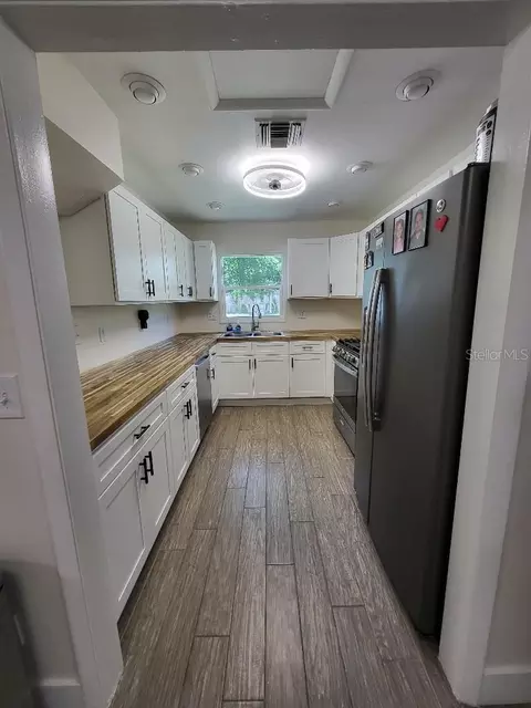 Kitchen - 995 Emerald Dr, Mount Dora, FL 32757 photo 1 of 8