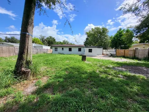Exterior - 995 Emerald Dr, Mount Dora, FL 32757 photo 6 of 8
