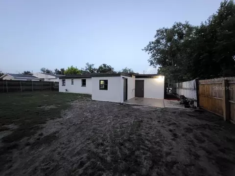 Exterior - 995 Emerald Dr, Mount Dora, FL 32757 photo 7 of 8