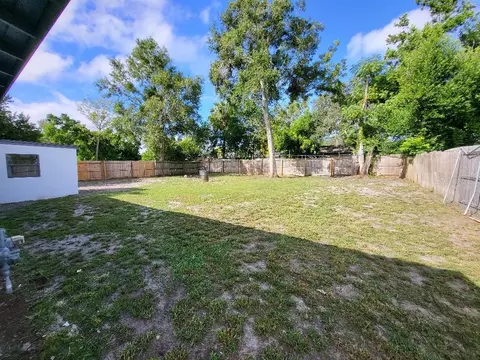 Exterior - 995 Emerald Dr, Mount Dora, FL 32757 photo 5 of 8