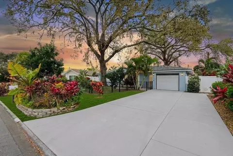 8958 110th St, Seminole, FL 33772