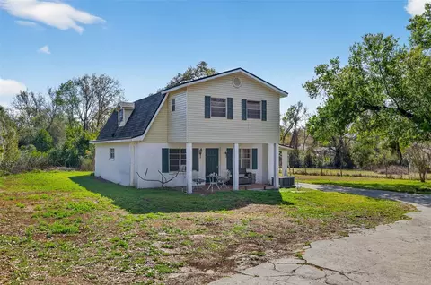 902 Two Houses Ln, Seffner, FL 33584