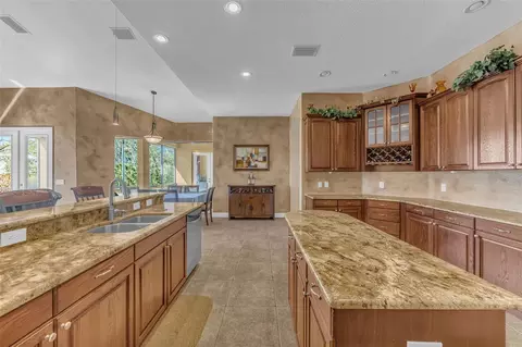 Kitchen - 13101 Shadow Run Blvd, Riverview, FL 33569 photo 7 of 9
