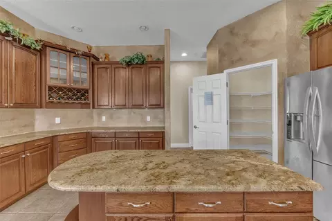 Kitchen - 13101 Shadow Run Blvd, Riverview, FL 33569 photo 6 of 9
