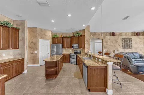 Kitchen - 13101 Shadow Run Blvd, Riverview, FL 33569 photo 9 of 9