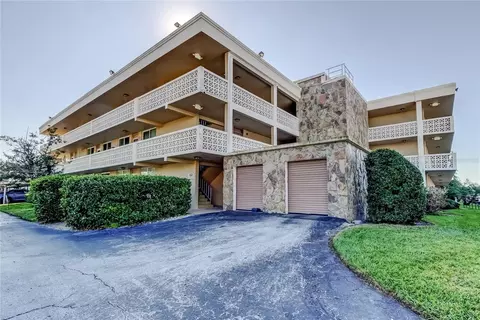 5095 Bay St NE #104, Saint Petersburg, FL 33703