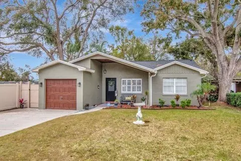 10212 Newport Cir, Tampa, FL 33612