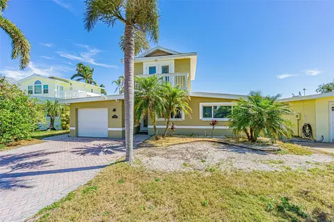 121 Wall St, Redington Shores, FL 33708