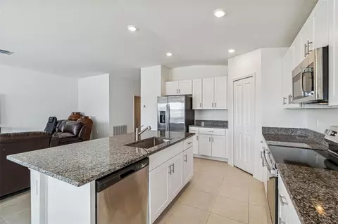 Kitchen - 4530 Cozy Condor Ct, Bartow, FL 33830 photo 3 of 3