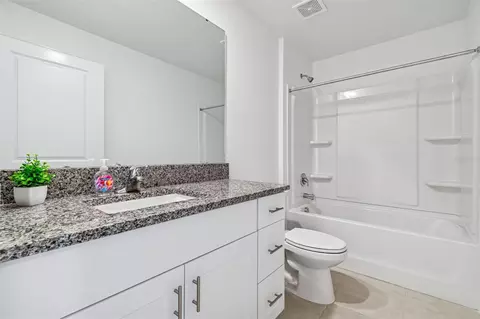 Bath - 4530 Cozy Condor Ct, Bartow, FL 33830 photo 4 of 6