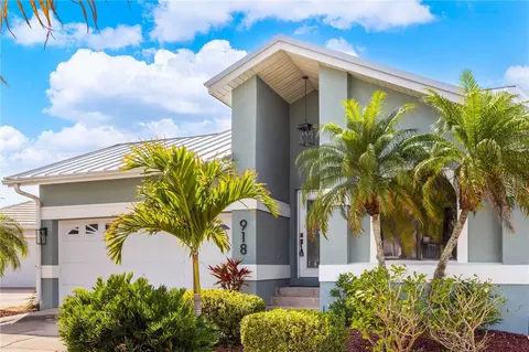 918 Shagos Dr, Apollo Beach, FL 33572