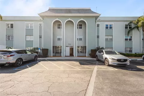 1706 Belleair Forest Dr #202, Belleair, FL 33756