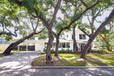 2901 Pelham Rd N, Saint Petersburg, FL 33710