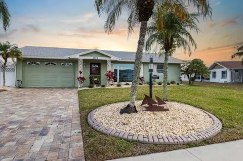1728 Coco Palm Cir, Sun City Center, FL 33573