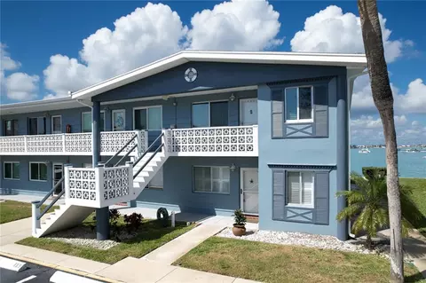 250 126th Ave #110, Treasure Island, FL 33706