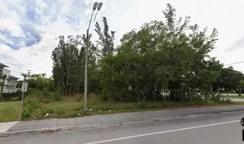 8826 Lantana Rd, Lake Worth, FL 33467