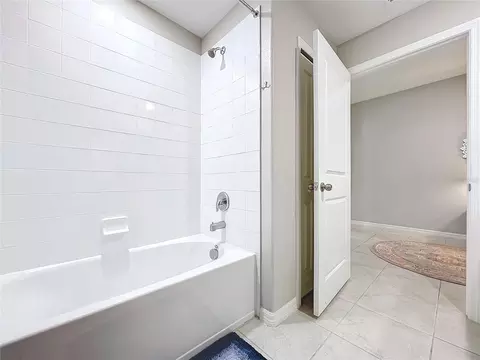 Bath - 197 Rain Berry Ave, Ruskin, FL 33570 photo 2 of 4