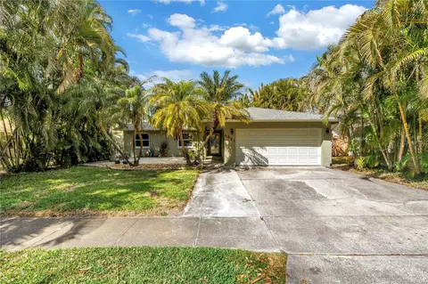 6821 N Circle Creek Dr, Pinellas Park, FL 33781