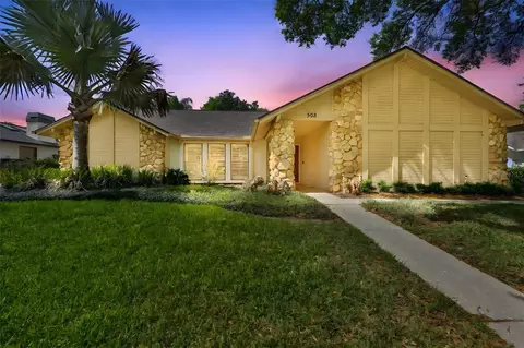 508 Running Horse Rd, Seffner, FL 33584