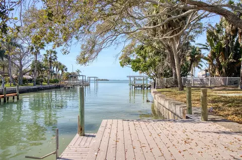5 Shore Dr, Dunedin, FL 34698