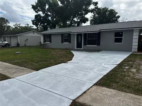 3704 Meadowbreeze Dr, Tampa, FL 33619