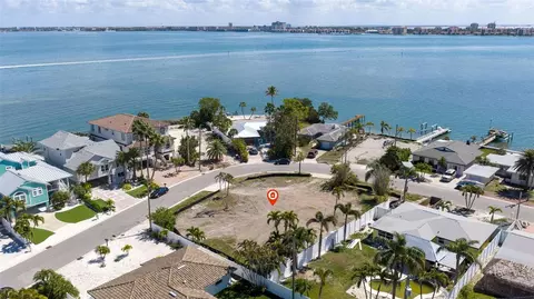 911 Boca Ciega Isle Dr, Saint Pete Beach, FL 33706