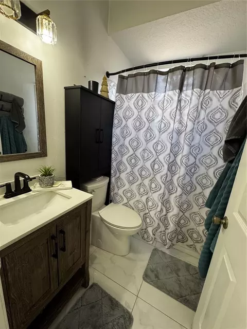 Bath - 10130 Spring Hill Dr, Spring Hill, FL 34608 photo 3 of 3