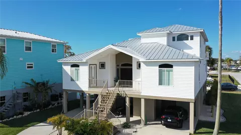 8117 Brighton Dr, Port Richey, FL 34668
