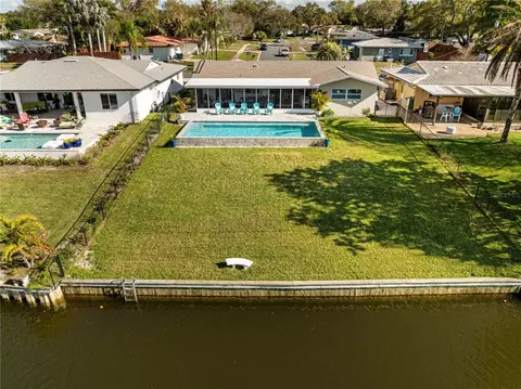 632 Shore Dr, Largo, FL 33771