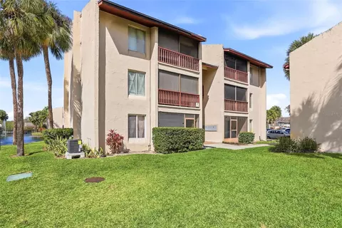 8602 Champlain Ct #90, Tampa, FL 33614