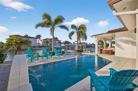 1967 Iowa Ave NE, Saint Petersburg, FL 33703