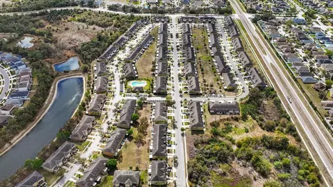 View/Area - 7060 Towne Lake Rd, Riverview, FL 33578 photo 8 of 9