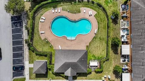 View/Area - 7060 Towne Lake Rd, Riverview, FL 33578 photo 7 of 9