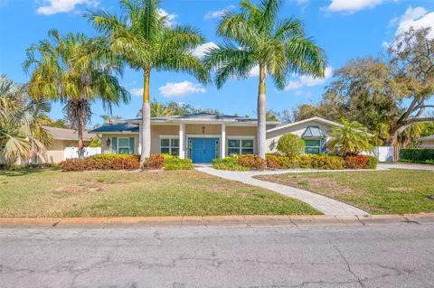 8 Ambleside Dr, Belleair, FL 33756