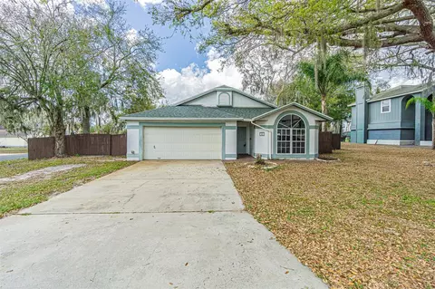 301 Sugar Creek Dr, Plant City, FL 33563