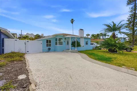 15424 2nd St E, Madeira Beach, FL 33708