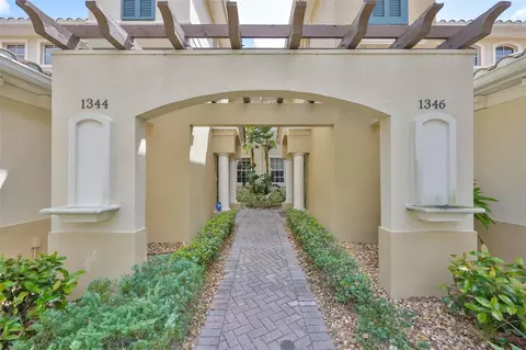 1344 Emerald Dunes Dr, Sun City Center, FL 33573
