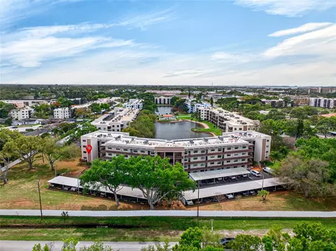 6190 80th St N #211, Saint Petersburg, FL 33709